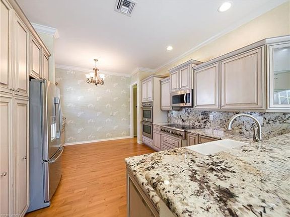 4th image of 9580 Lismore Ln