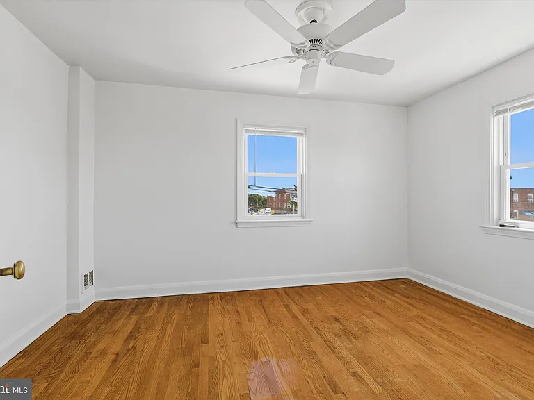 363 Gusryan St — Photo 17