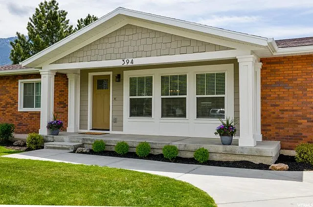 5 bed, 3.5 bath, 3816 sqft, $3,500 — Photo 2