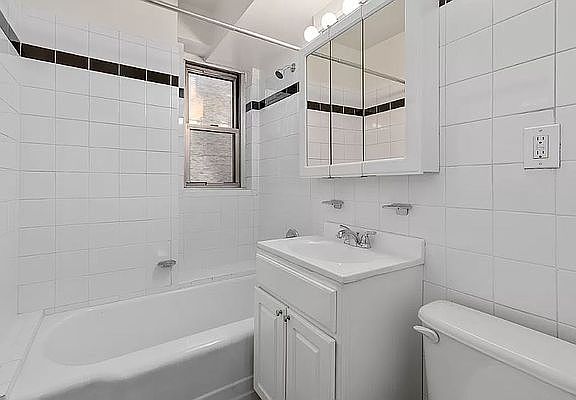 5th image of 300 E 46th St APT 8k
