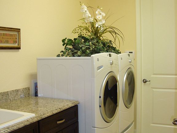 4th image of 5340 SW 11th Pl