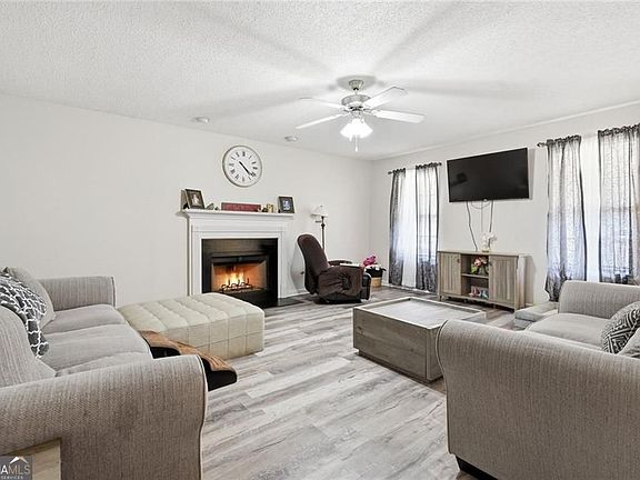 3rd image of 363 Barrington Dr