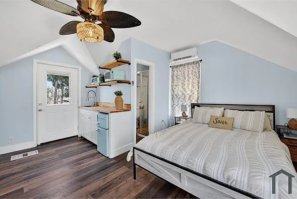 807 S Beach St — Photo 3