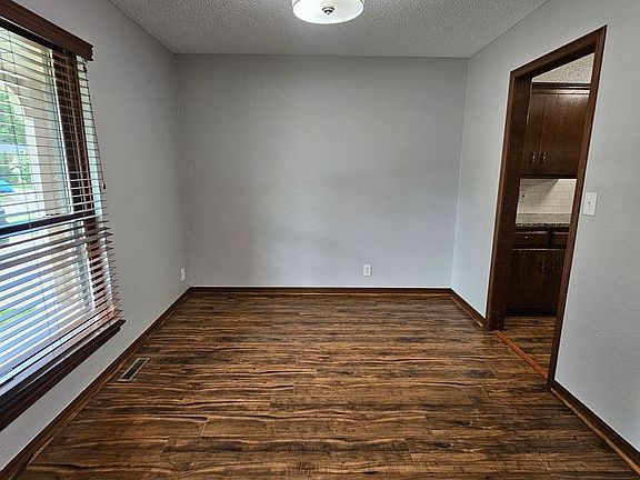 5th image of 1603 Cambridge Dr