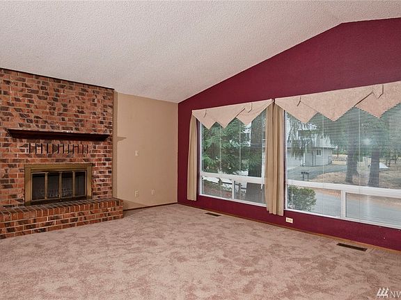 4th image of 996 NE Melia Ln