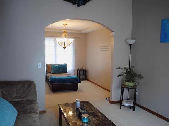 4th image of 707 Barberry Spur Ave