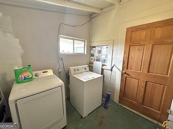 5th image of 143 Willis Cir