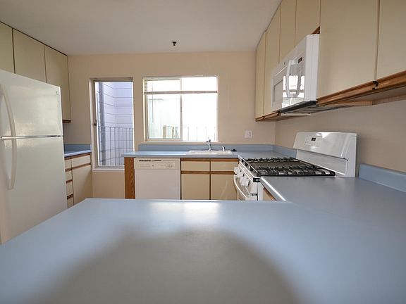 3rd image of 1916 Page St APT 3