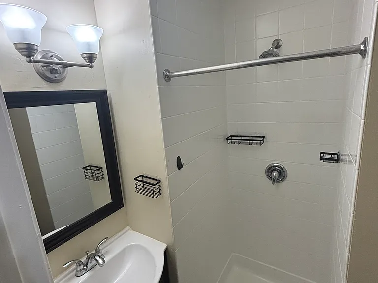 611 W Lafayette Ave — Photo 16