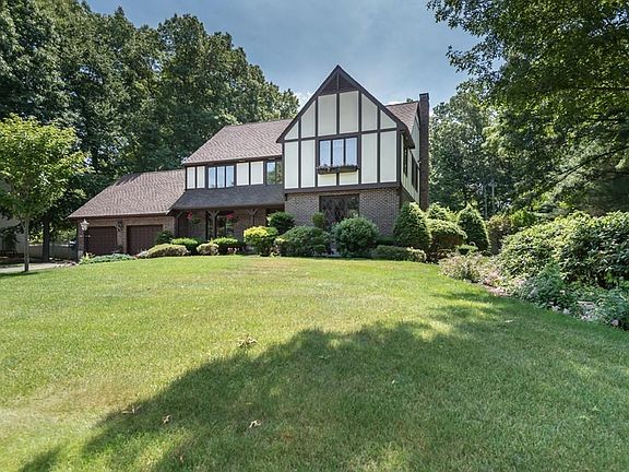 2nd image of 5 Belle Haven Dr