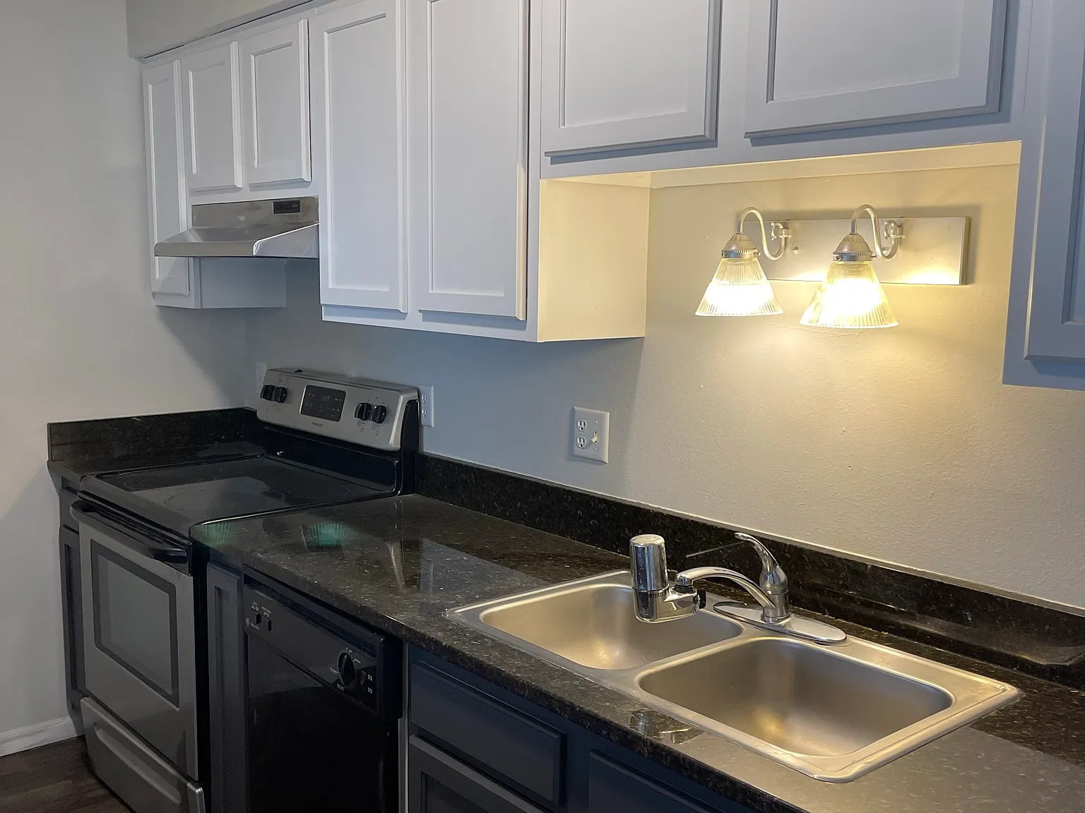 3 bed, $1,476 — Photo 3