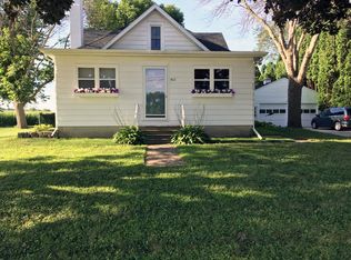 402 Crestwood Ave, Waverly, IA 50677