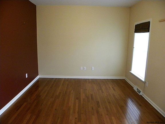5th image of 23 Brighton Dr