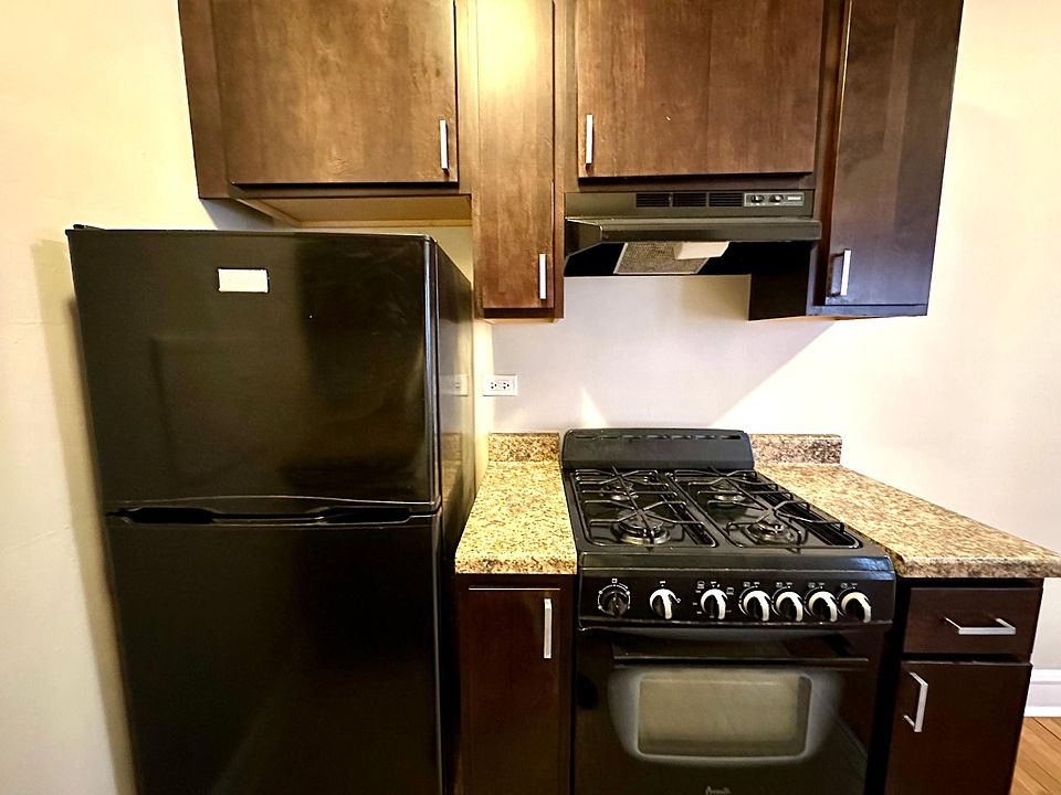 1st image of 1261 W Argyle St APT 207