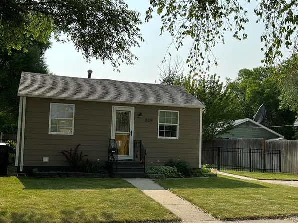 809 6th Ave W, Williston, ND 58801