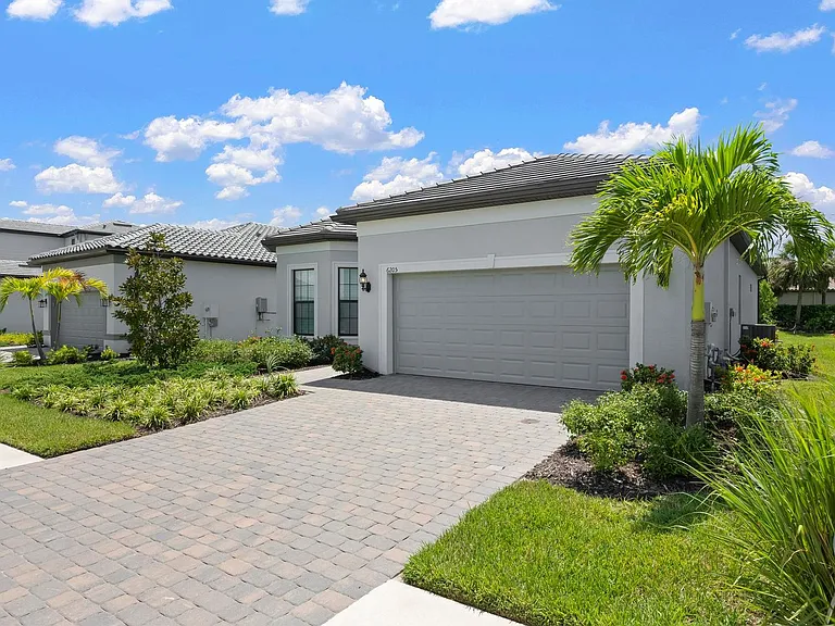 6205 Grande Talon Ln — Photo 2