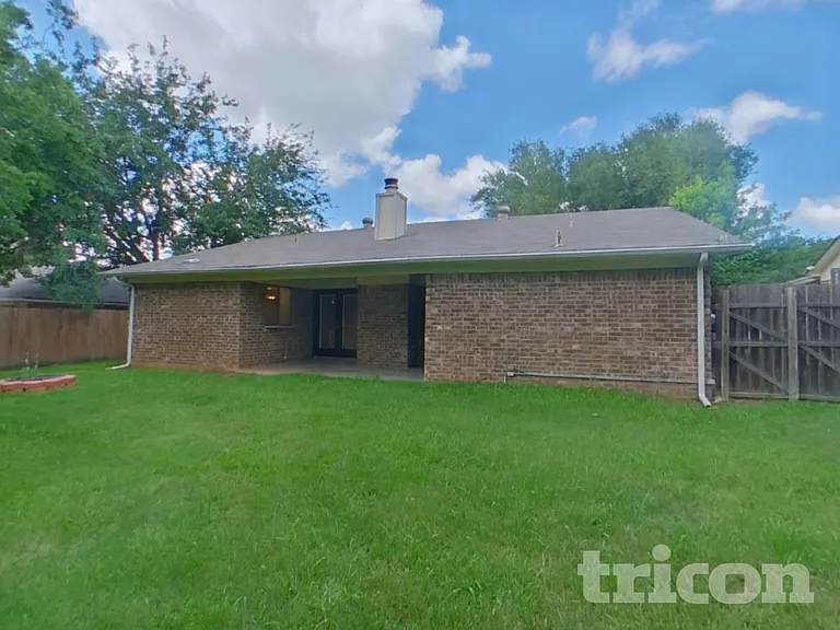 6408 Alta Vista Dr — Photo 15