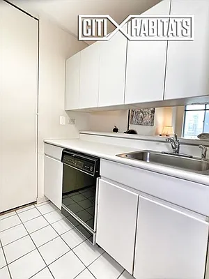 Rented by Voro, LLC | media 15