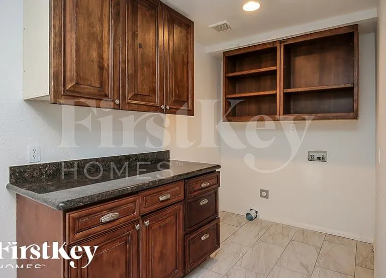 5610 S 20th Ln — Photo 7