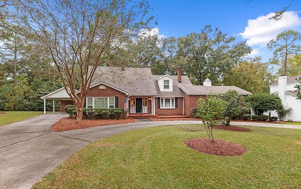 1st image of 734 Woodland Dr
