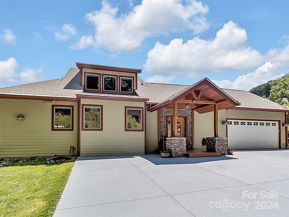 2nd image of 213 Montrose Ln