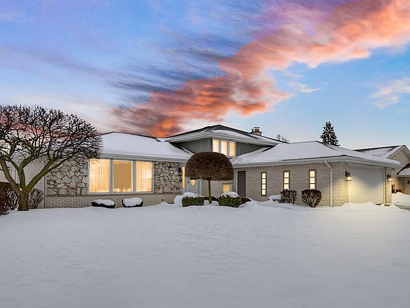 2nd image of 15621 Larkspur Ln