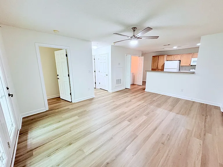 201 Harts Cove Way — Photo 3