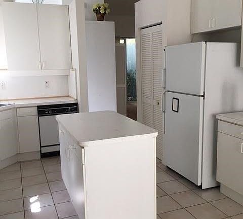 6843 Briarlake Circle Kitchen