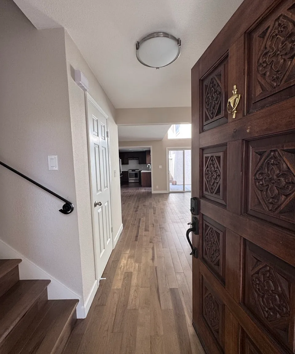3 bed, 1421 sqft, $4,100 — Photo 3