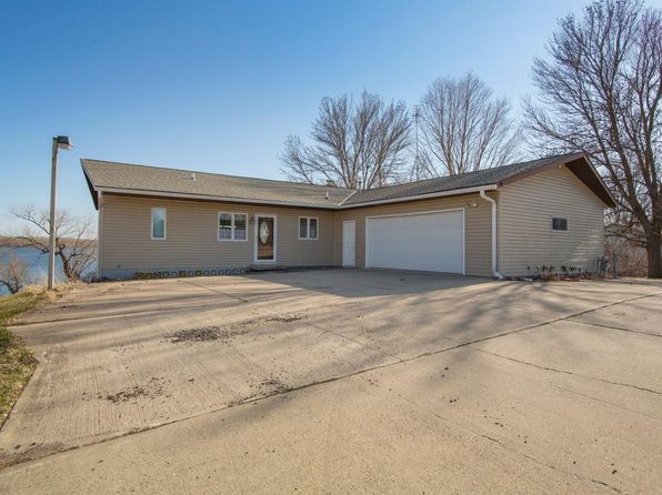 3900 Wells Lake Way, Faribault, MN 55021