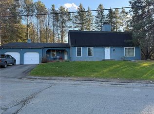 28 Lawson St, Edmundston, NB E3V1Z4