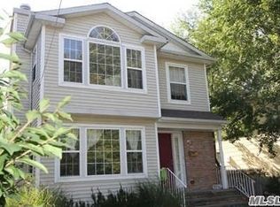 10A Boxwood Rd, Port Washington, NY 11050