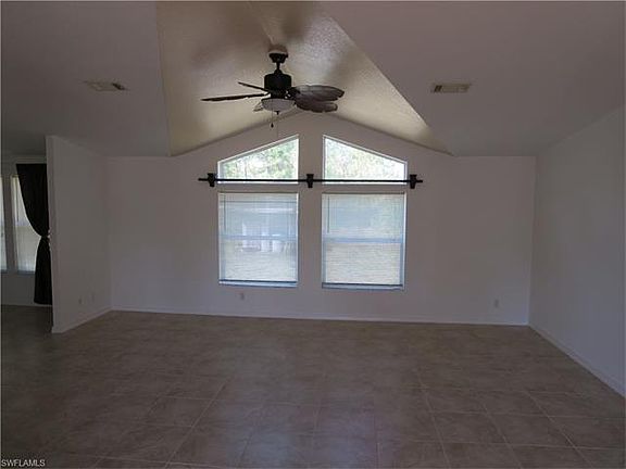 3rd image of 27382 Cordele Ct