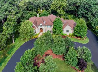 860 Hiawatha Ln, Riverwoods, IL 60015