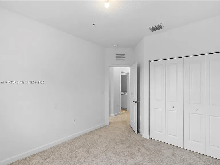 106 SW 184th Pl — Photo 14