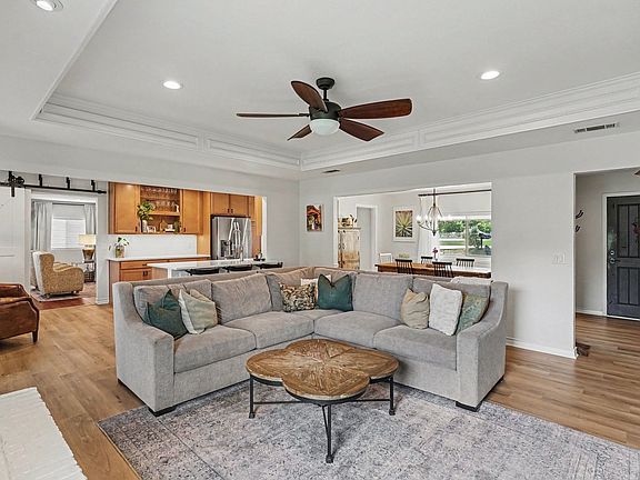 5th image of 708 Summer Pl