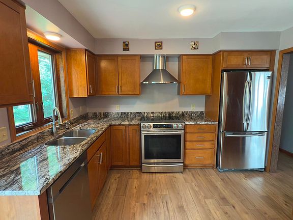 3rd image of 2413 Stuart Ct