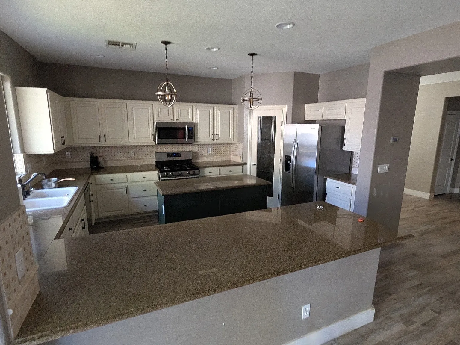 5 bed, 3021 sqft, $2,900 — Photo 3