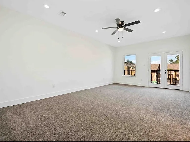 4508 Noble St — Photo 9