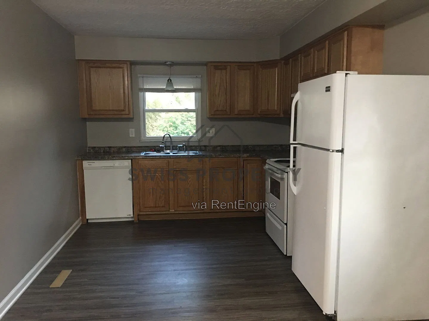 3 bed, 2.0 bath, 1208 sqft, $1,900 — Photo 4