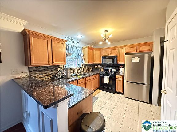 3rd image of 1152 Dorset Dr