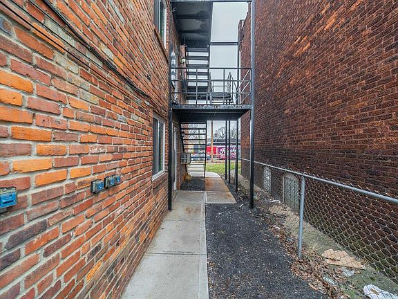 3rd image of 440 E 17th Ave APT B