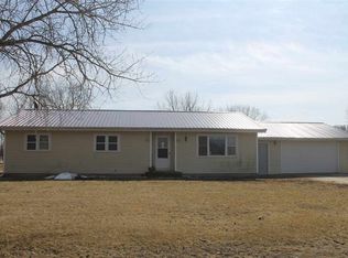 1417 Candle Rd, Manchester, IA 52057