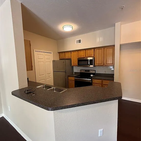 6029 Westgate Dr #725 — Photo 8