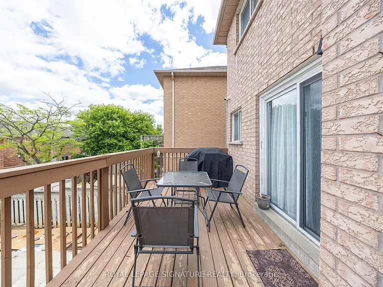 2299 Yorktown Cir — Photo 32