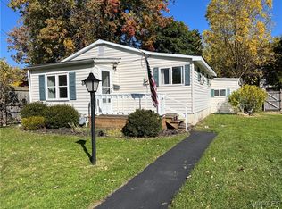 8 Garden Pkwy, Williamsville, NY 14221
