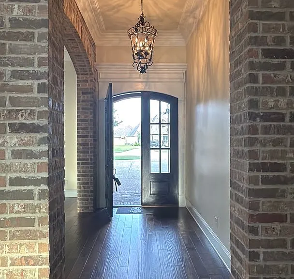 9572 Rochel Dr — Photo 5