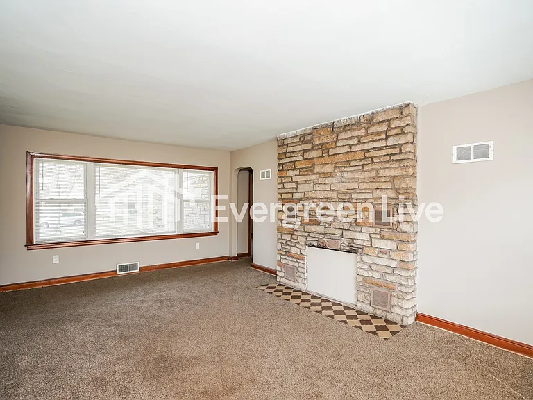 5708 N 74th St — Photo 3