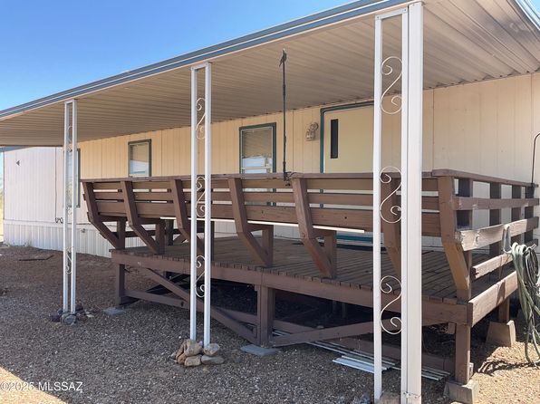 225 W Hawk Way, Amado, AZ 85645