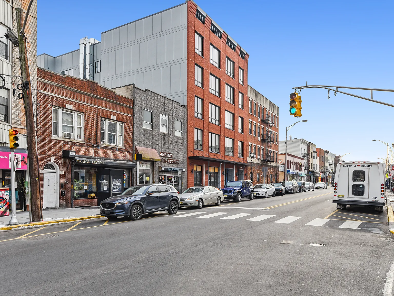 1 bed, 686 sqft, $2,200 — Photo 3